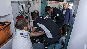 Makam Aracını Durdurarak Yaralıların Durumunu Sordu