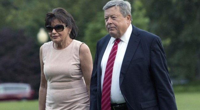 Melania Trump’ın anne ve babası ABD vatandaşı oldu
