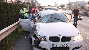 Meraklı sürücü zincirlerme kazaya yol açtı