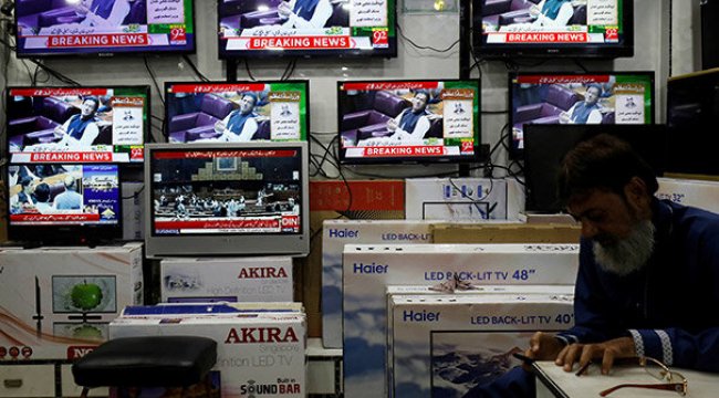 Pakistan'ın başbakanı İmran Han oldu