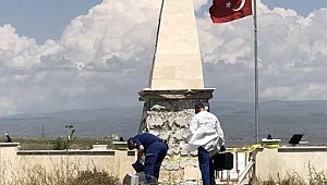 Şehitler anıtına çirkin saldırı!