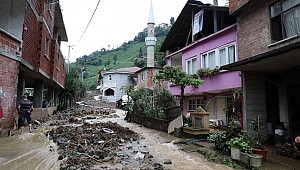 Sel Rize'yi vurdu! Masur kalanlar kurtarıldı, köy yolları ulaşıma kapandı