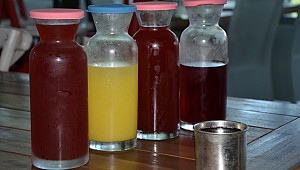 Sıcak günlere şerbet, komposto ve salata önerisi