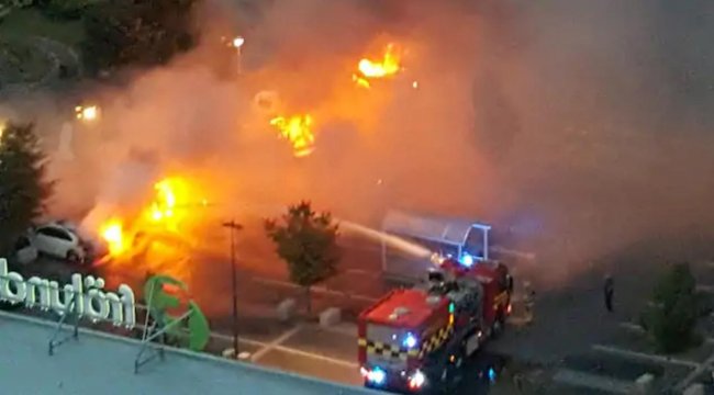 Siyah giysili adamlar 80 otomobili kundakladı