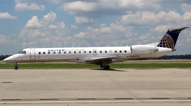 United Airlines uçağı acil iniş yaptı