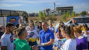 Kosova Başbakanı sokaklarda çöp topladı