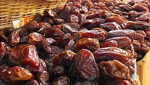 Mısır'ın etrafı hurma bahçeleriyle çevrili köyünde hasat zamanı