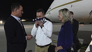 Brunson Almanya'da ABD bayrağını öptü