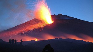 Etna Yanardağı Akdeniz'de tsunami riski yaratıyor