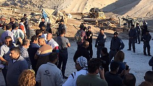 Filistinliler, İsrail’in Han el-Ahmer Köyü’nü yıkmasına izin vermedi