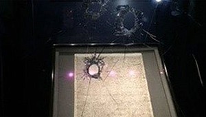 Magna Carta'yı çalmak isterken yakalandı!