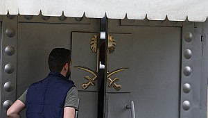 Suudi Arabistan Başkonlosluğu'nda hareketlilik! 3 kişi içeriye girdi ve...