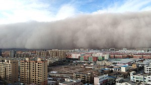 Çin'i kum fırtınası vurdu