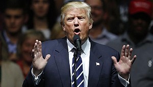 Trump'a çok ağır sözler: Övgüye boğ, bir tomar para göster...