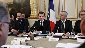 Emmanuel Macron, 'sarı yelekliler' ile aynı masada