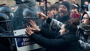 İspanya karşıtı gösteriler Barselona'da hayatı felce uğrattı