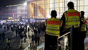 Aracını kasıtlı olarak yabancıların üzerine sürdü