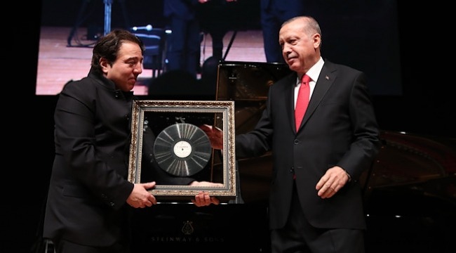 CHP Grup Başkanvekili Özgür Özel Yüz akımız Fazıl Say, çizgisini korumaktadır.