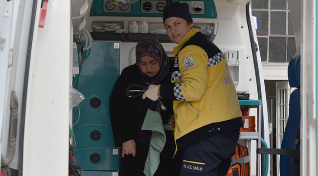 Garda güvenlik çizgisini geçen kadına tren çarptı