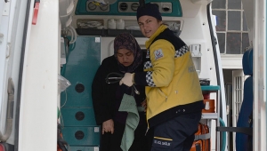 Garda güvenlik çizgisini geçen kadına tren çarptı