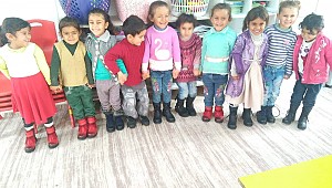 Mutluluğa bir oyuncak da sen ver