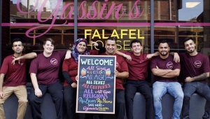 Suriyeli mülteciden federal hükümet çalışanlarına ücretsiz yemek