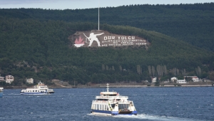 Ege'deki feribot seferlerine fırtına engeli