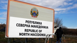 Makedonya-Yunanistan sınırına Kuzey Makedonya tabelası konuldu