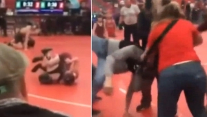 Minikler minderde güreşti, aileler saha kenarında