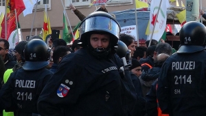 'PKK paçavralarını sallamak ifade özgürlüğü değil terörü övmektir'