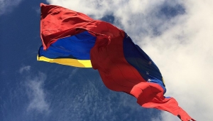 Venezuela'da muhalefetten beyaz kıyafet hamlesi