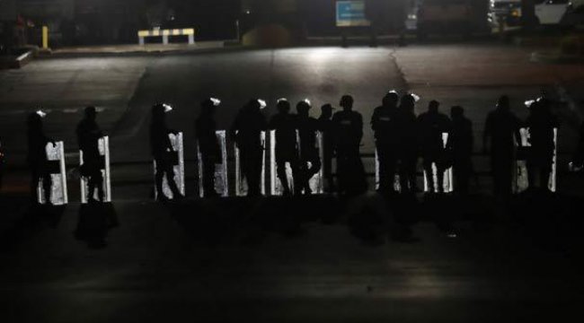 Venezuela sınırları kapattı!