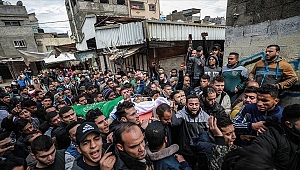 Gazze şehitlerini uğurladı