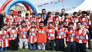 23 Nisan Ulusal Egemenlik ve Çocuk Bayramı Beşiktaş'ta düzenlenen etkinlikle kutlandı