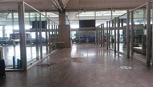 Atatürk Havalimanı'nın Terminal İşletmecisi TAV DHMİ ye ait Malzemeyi Söktü Aldı