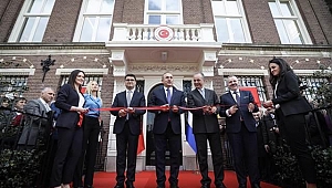 Bakan Çavuşoğlu Amsterdam Başkonsolosluğu'nun açılışını yaptı