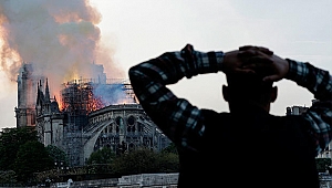 Dünyaca ünlü Notre Dame Katedrali yangınla kül oldu!