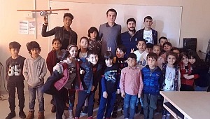  İskenderun Teknik Üniversitesi ( İste) Havacılık Topluluğundan Çocuklara Uçak Simülasyonu Eğitimi 