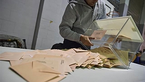 İspanya'da seçimleri sosyalistler kazandı