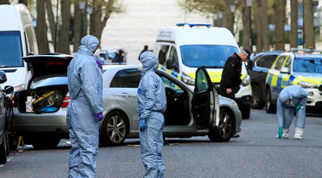 Londra'da Büyükelçilik aracına saldırı