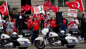 Washington'da yaşayan Türkler'den Ermeni iddialarına karşı protesto