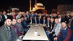 AK Partili milletvekili ve belediye başkanları Bağcılar’ın İrfan Sofrasına misafir oldu