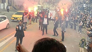 Dr. Fatih Erbakan, Erzurum'da partisiyle adeta gövde gösterisinde bulundu.  