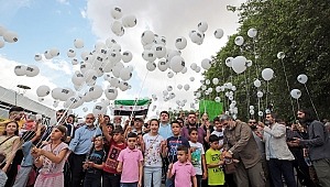 18 farklı ülkede aynı anda binlerce balon uçuruldu. 