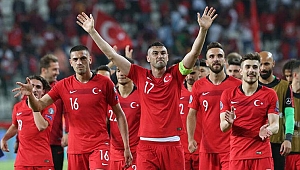 Burak Yılmaz ve Dorukhan Toköz büyüledi