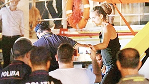 Mültecilere yardım eden kaptana tutuklama