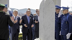 Cumhurbaşkanı Erdoğan, Aliya İzzetbegoviç’in kabrini ziyaret etti