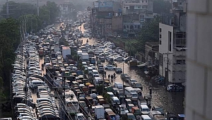 Hindistan'daki sellerde bilanço artıyor