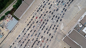 Türkiye'ye akın ediyorlar... Kuyruğun sonu gelmedi