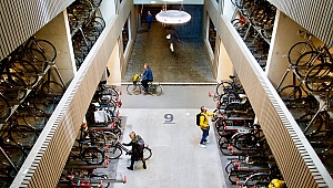 Hollanda'da dünyanın en büyük bisiklet parkı açıldı